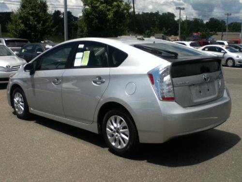 Photo Image Gallery & Touchup Paint: Toyota Prius in Classic Silver Metallic  (1F7)  YEARS: 2010-2013