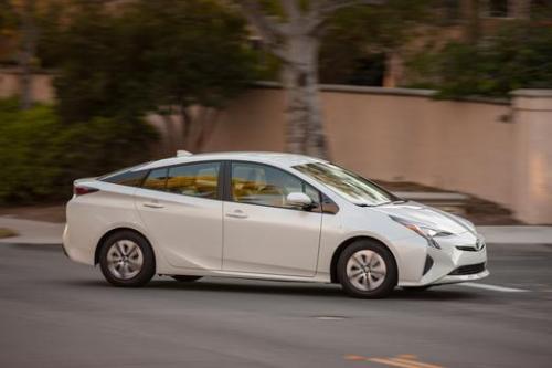Photo Image Gallery & Touchup Paint: Toyota Prius in Blizzard Pearl   (070)  YEARS: 2016-2017