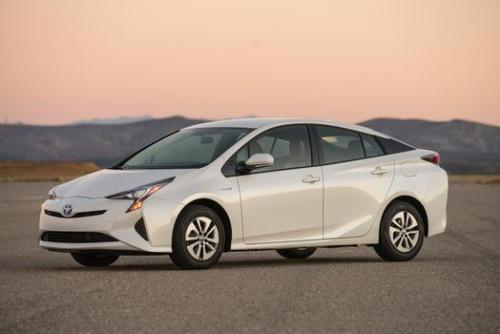 Photo Image Gallery & Touchup Paint: Toyota Prius in Blizzard Pearl   (070)  YEARS: 2016-2017