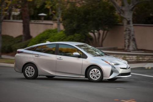 Photo Image Gallery & Touchup Paint: Toyota Prius in Classic Silver Metallic  (1F7)  YEARS: 2016-2017