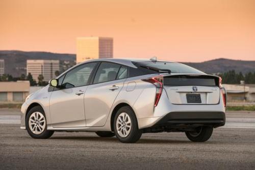 Photo Image Gallery & Touchup Paint: Toyota Prius in Classic Silver Metallic  (1F7)  YEARS: 2016-2017