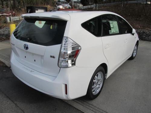 Photo Image Gallery & Touchup Paint: Toyota Priusv in Super White   (040)  YEARS: 2012-2013