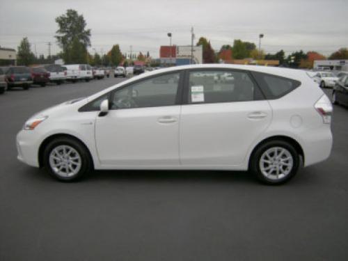 Photo Image Gallery & Touchup Paint: Toyota Priusv in Super White   (040)  YEARS: 2012-2013