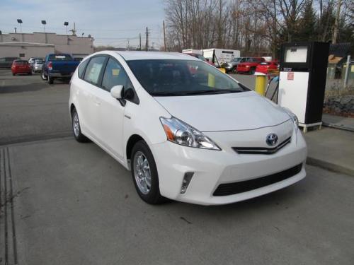 Photo Image Gallery & Touchup Paint: Toyota Priusv in Super White   (040)  YEARS: 2012-2013