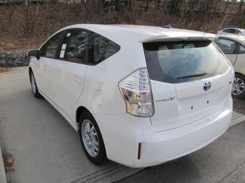 Photo Image Gallery & Touchup Paint: Toyota Priusv in Super White   (040)  YEARS: 2012-2013
