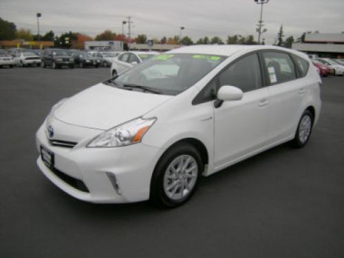 Photo Image Gallery & Touchup Paint: Toyota Priusv in Super White   (040)  YEARS: 2012-2013