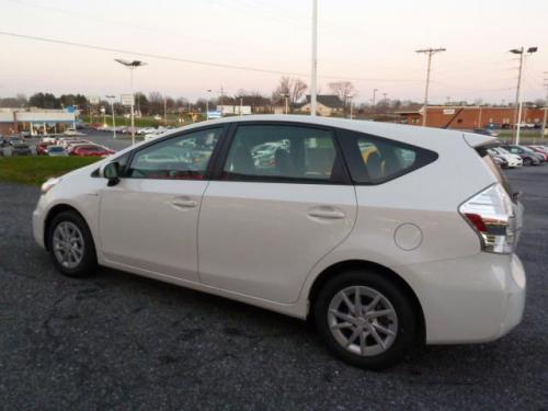 Photo Image Gallery & Touchup Paint: Toyota Priusv in Super White   (040)  YEARS: 2012-2013