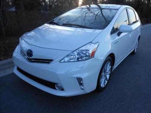 Photo Image Gallery & Touchup Paint: Toyota Priusv in Blizzard Pearl   (070)  YEARS: 2012-2013