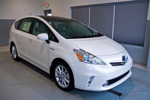 Photo Image Gallery & Touchup Paint: Toyota Priusv in Blizzard Pearl   (070)  YEARS: 2012-2013
