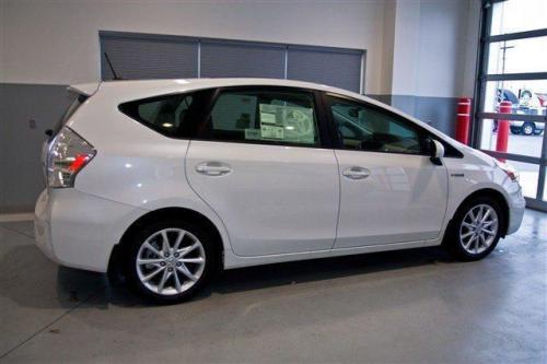 Photo Image Gallery & Touchup Paint: Toyota Priusv in Blizzard Pearl   (070)  YEARS: 2012-2013