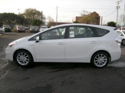 Photo Image Gallery & Touchup Paint: Toyota Priusv in Blizzard Pearl   (070)  YEARS: 2012-2013