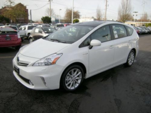 Photo Image Gallery & Touchup Paint: Toyota Priusv in Blizzard Pearl   (070)  YEARS: 2012-2013