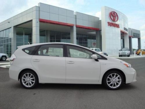 Photo Image Gallery & Touchup Paint: Toyota Priusv in Blizzard Pearl   (070)  YEARS: 2012-2013