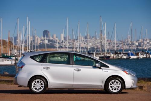 Photo Image Gallery & Touchup Paint: Toyota Priusv in Classic Silver Metallic  (1F7)  YEARS: 2012-2013