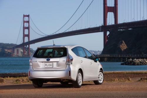 Photo Image Gallery & Touchup Paint: Toyota Priusv in Classic Silver Metallic  (1F7)  YEARS: 2012-2013