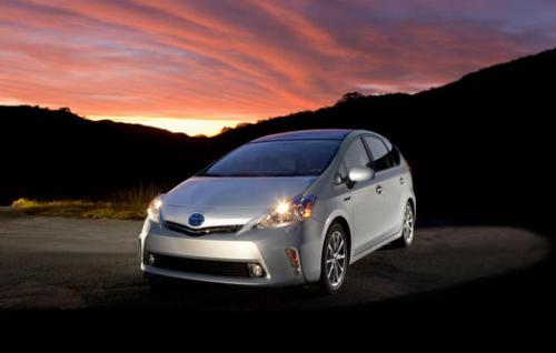 Photo Image Gallery & Touchup Paint: Toyota Priusv in Classic Silver Metallic  (1F7)  YEARS: 2012-2013