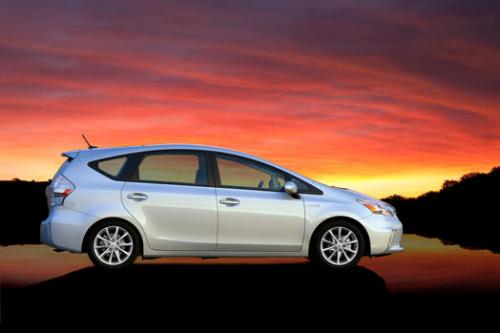 Photo Image Gallery & Touchup Paint: Toyota Priusv in Classic Silver Metallic  (1F7)  YEARS: 2012-2013