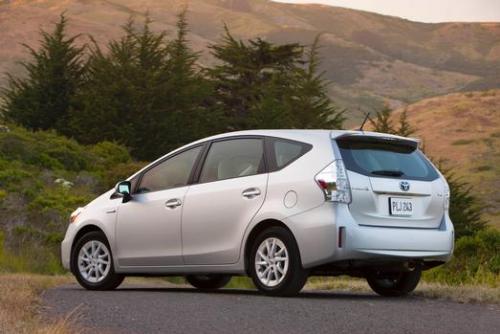 Photo Image Gallery & Touchup Paint: Toyota Priusv in Classic Silver Metallic  (1F7)  YEARS: 2012-2013