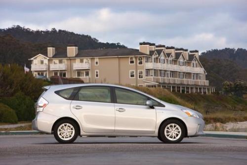 Photo Image Gallery & Touchup Paint: Toyota Priusv in Classic Silver Metallic  (1F7)  YEARS: 2012-2013