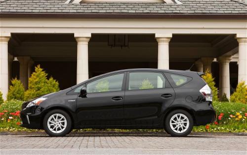 Photo Image Gallery & Touchup Paint: Toyota Priusv in Black    (202)  YEARS: 2012-2013