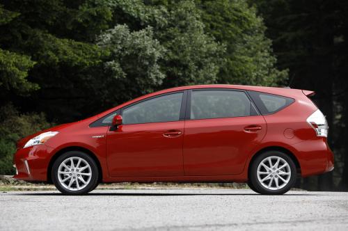 Photo Image Gallery & Touchup Paint: Toyota Priusv in Barcelona Red Metallic  (3R3)  YEARS: 2012-2013