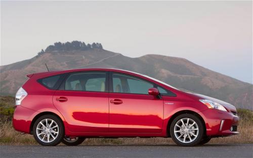 Photo Image Gallery & Touchup Paint: Toyota Priusv in Barcelona Red Metallic  (3R3)  YEARS: 2012-2013