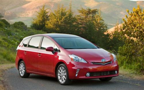 Photo Image Gallery & Touchup Paint: Toyota Priusv in Barcelona Red Metallic  (3R3)  YEARS: 2012-2013