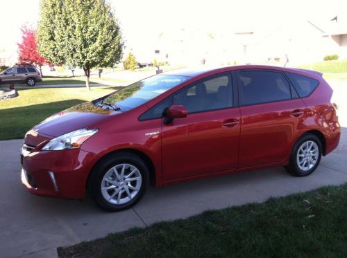 Photo Image Gallery & Touchup Paint: Toyota Priusv in Barcelona Red Metallic  (3R3)  YEARS: 2012-2013