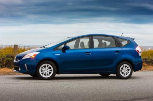 Photo Image Gallery & Touchup Paint: Toyota Priusv in Blue Ribbon Metallic  (8T5)  YEARS: 2012-2013