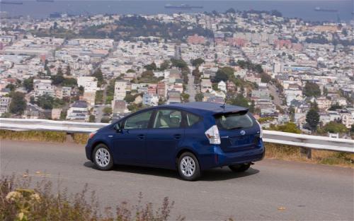 Photo Image Gallery & Touchup Paint: Toyota Priusv in Blue Ribbon Metallic  (8T5)  YEARS: 2012-2013