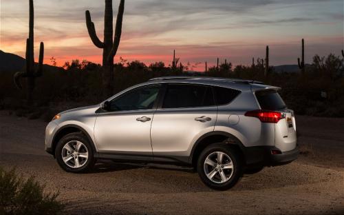 Photo Image Gallery & Touchup Paint: Toyota Rav4 in Classic Silver Metallic  (1F7)  YEARS: 2013-2013