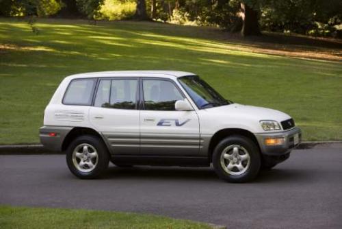 Photo Image Gallery & Touchup Paint: Toyota Rav4 in Super White   (040)  YEARS: 2002-2003