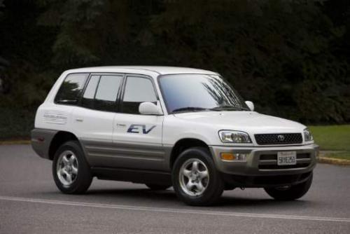 Photo Image Gallery & Touchup Paint: Toyota Rav4 in Super White   (040)  YEARS: 2002-2003