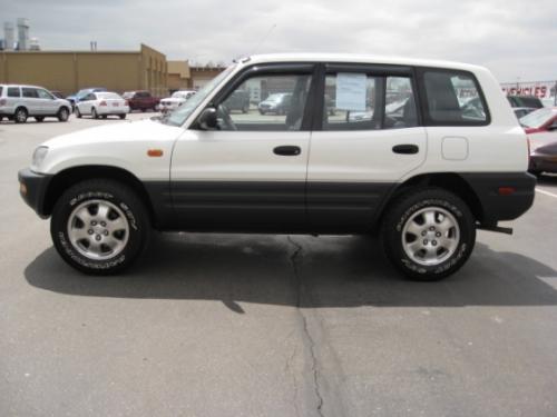 Photo Image Gallery & Touchup Paint: Toyota Rav4 in White    (041)  YEARS: 1996-1996