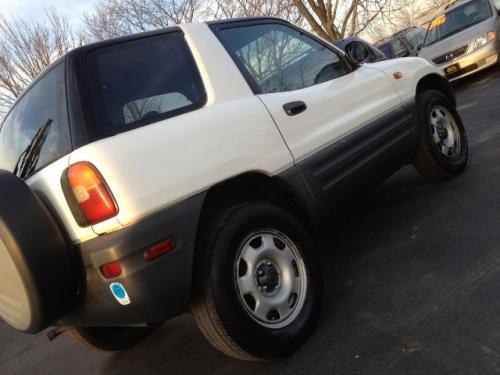 Photo Image Gallery & Touchup Paint: Toyota Rav4 in White    (041)  YEARS: 1996-1996