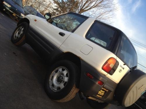 Photo Image Gallery & Touchup Paint: Toyota Rav4 in White    (041)  YEARS: 1996-1996