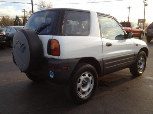 Photo Image Gallery & Touchup Paint: Toyota Rav4 in White    (041)  YEARS: 1996-1996