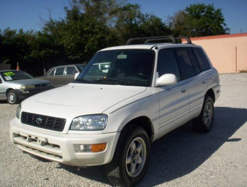 Photo Image Gallery & Touchup Paint: Toyota Rav4 in White Pearl Mica  (049)  YEARS: 1999-2000