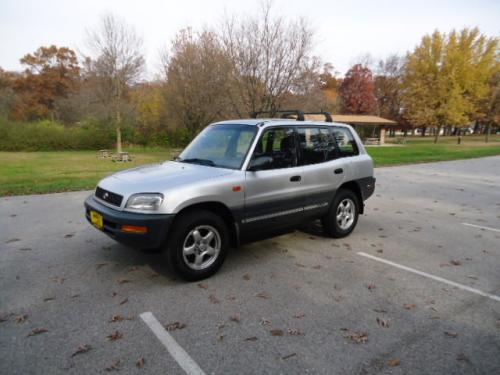 Photo Image Gallery & Touchup Paint: Toyota Rav4 in Alpine Silver Metallic  (199)  YEARS: 1997-1998