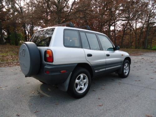 Photo Image Gallery & Touchup Paint: Toyota Rav4 in Alpine Silver Metallic  (199)  YEARS: 1997-1998