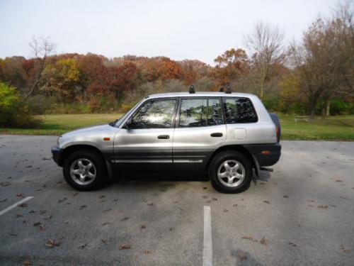 Photo Image Gallery & Touchup Paint: Toyota Rav4 in Alpine Silver Metallic  (199)  YEARS: 1997-1998