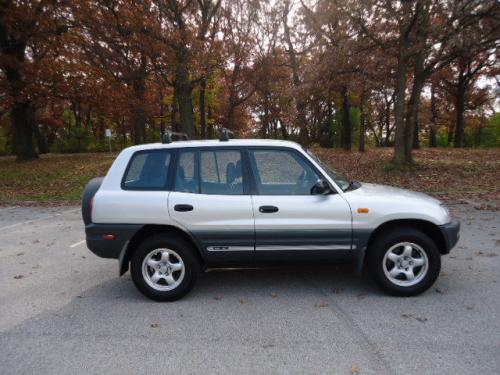 Photo Image Gallery & Touchup Paint: Toyota Rav4 in Alpine Silver Metallic  (199)  YEARS: 1997-1998