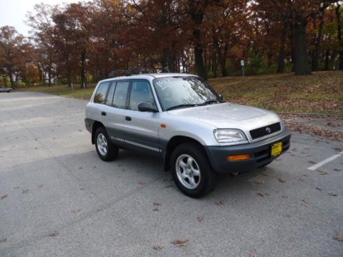 Photo Image Gallery & Touchup Paint: Toyota Rav4 in Alpine Silver Metallic  (199)  YEARS: 1997-1998