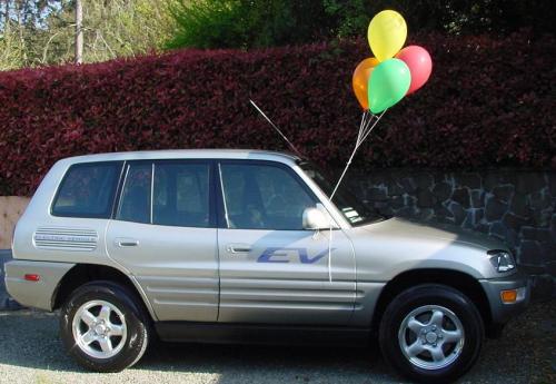 Photo Image Gallery & Touchup Paint: Toyota Rav4 in Millennium Silver Metallic  (1C0)  YEARS: 2000-2003
