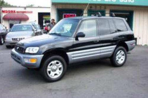 Photo Image Gallery & Touchup Paint: Toyota Rav4 in Black    (202)  YEARS: 1997-2000
