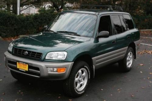 Photo Image Gallery: Toyota Rav4 in Deep Jewel Green Pearl (6P3)  YEARS: -