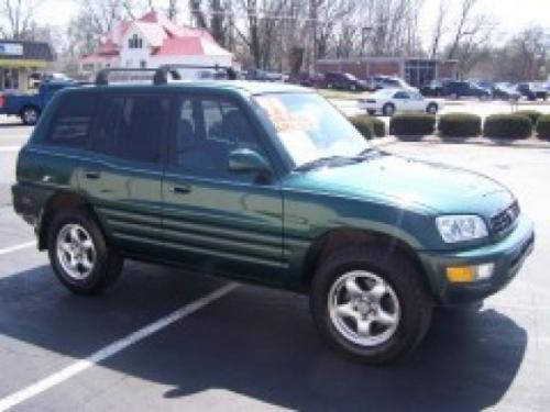 Photo Image Gallery: Toyota Rav4 in Deep Jewel Green Pearl (6P3)  YEARS: -