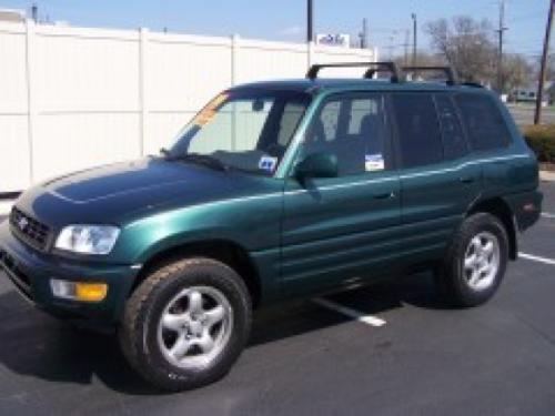 Photo Image Gallery: Toyota Rav4 in Deep Jewel Green Pearl (6P3)  YEARS: -