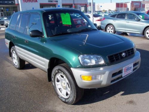 Photo Image Gallery: Toyota Rav4 in Deep Jewel Green Pearl (6P3)  YEARS: -
