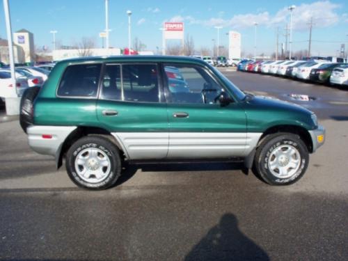 Photo Image Gallery: Toyota Rav4 in Deep Jewel Green Pearl (6P3)  YEARS: -